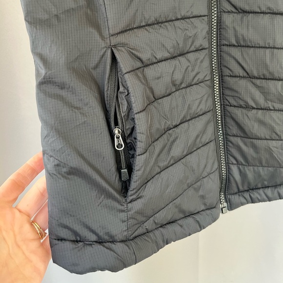 The North Face Black Quilted Primaloft Nylon Zippered Puffer Vest Pockets Size S - Picture 3 of 8